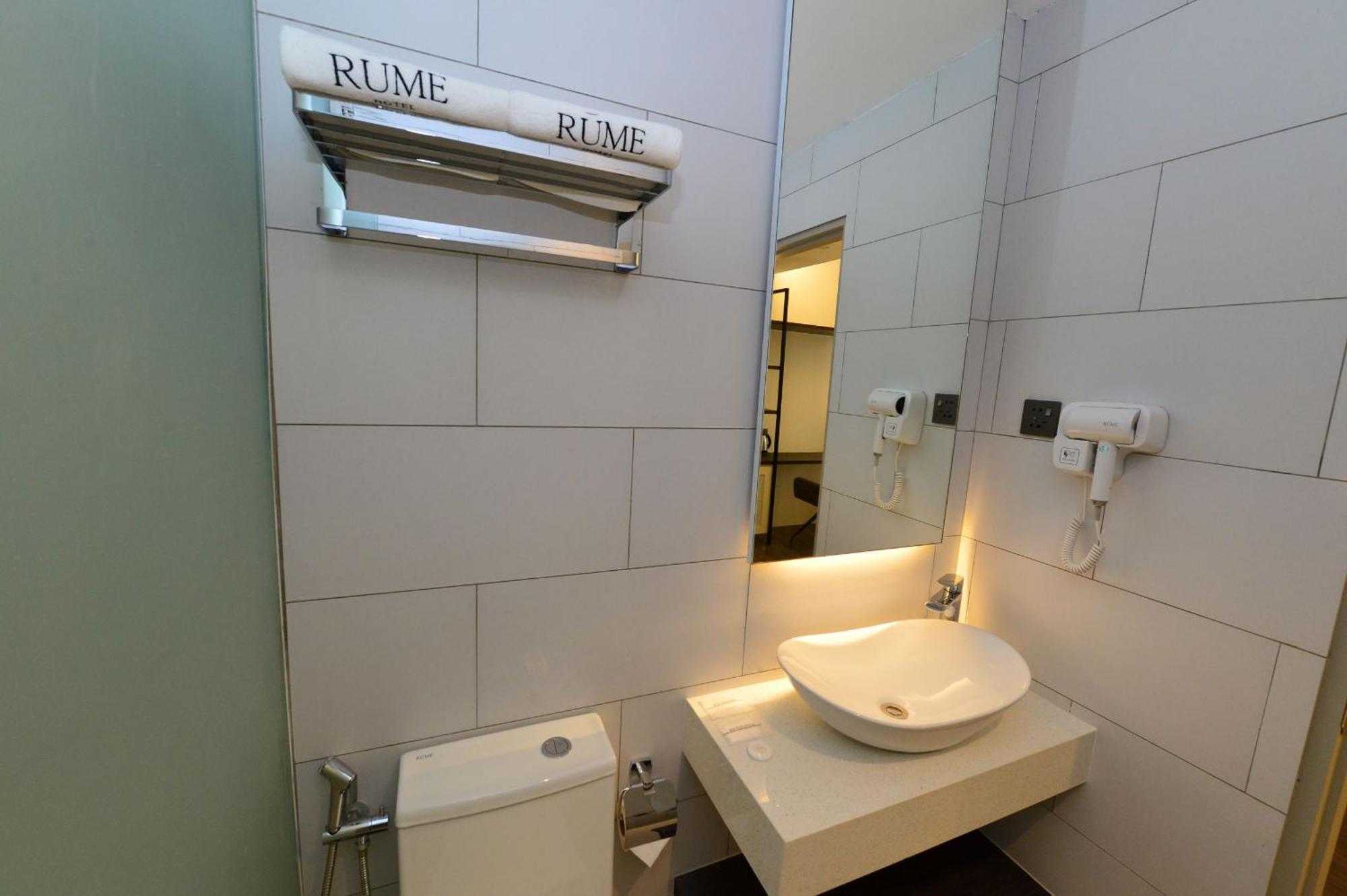 Rume Hotel Kuching Exteriör bild