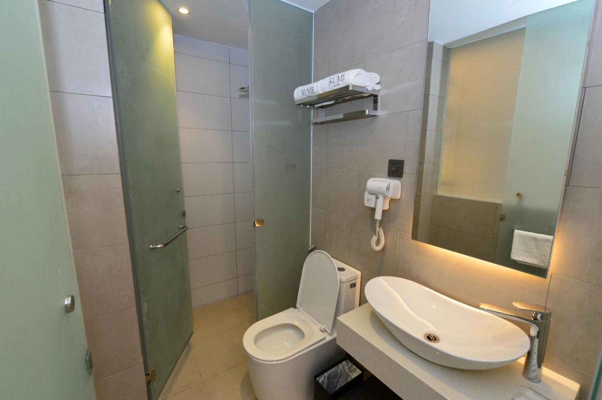 Rume Hotel Kuching Exteriör bild